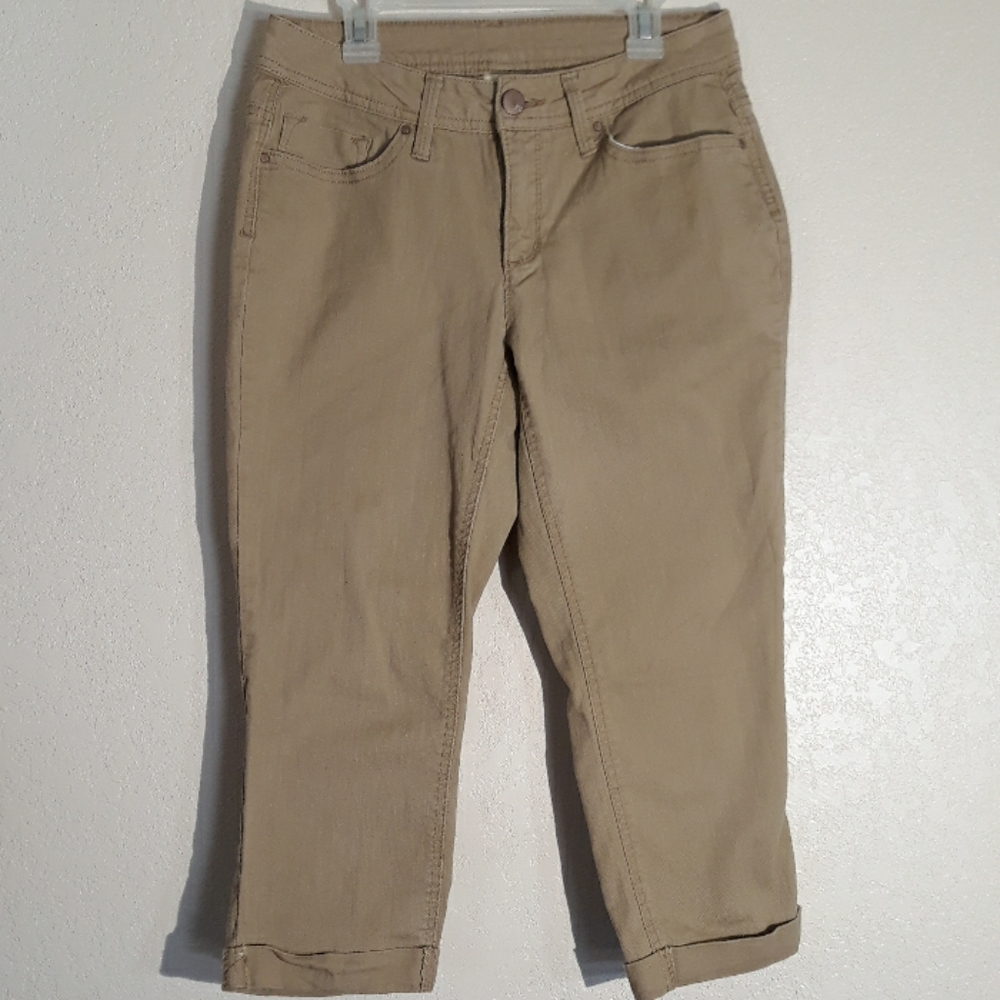 Women's Size 6 khaki capri pants